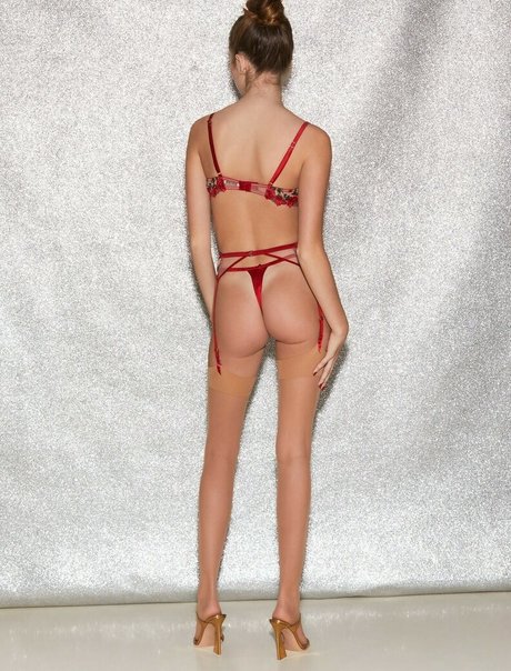 Sienna Raine Schmidt modelo adulto archivo