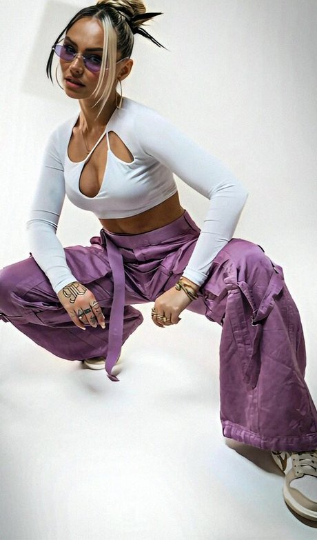 Talia Mar estrella libre galerías