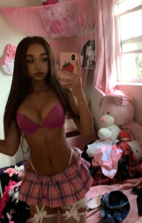 Lapbrat Zowey hot star photo
