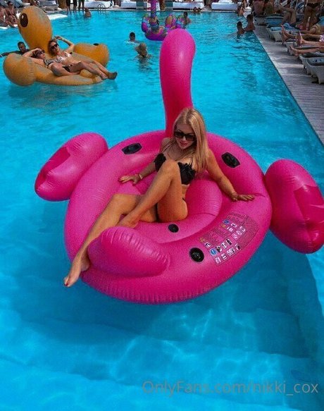 Nikki Cox star du porno hd des photos