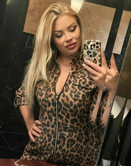 Nikki Cox actrice xxx image