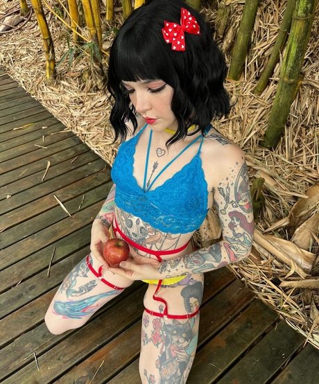 Nina Gato estrella porno atractiva archivo