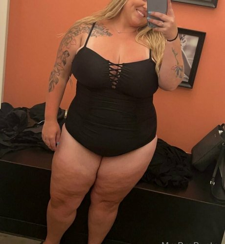 mrs bra buster actriz atractiva imágenes