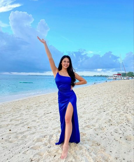 Vivian Yu adult model images