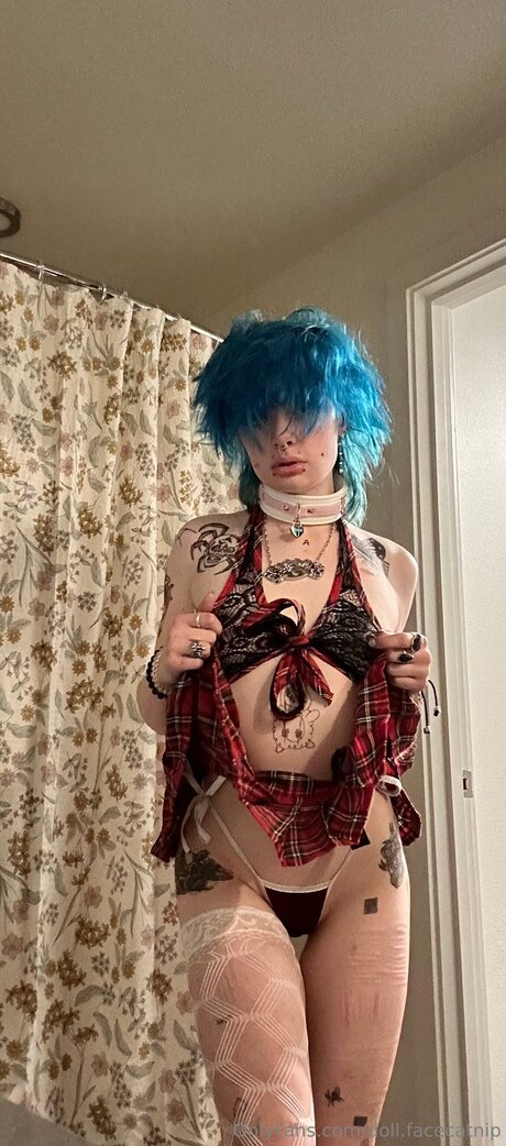 Doll Facecatnip modèle parfait galerie