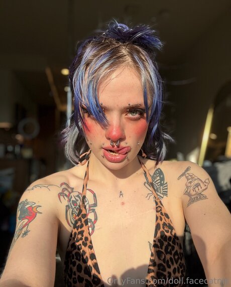 Doll Facecatnip modelo desnuda imagen