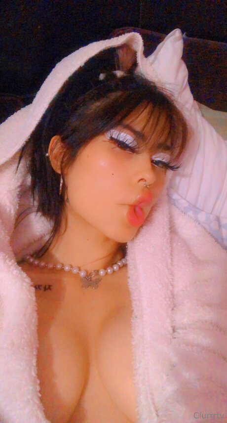 Imclurrr model naked pic