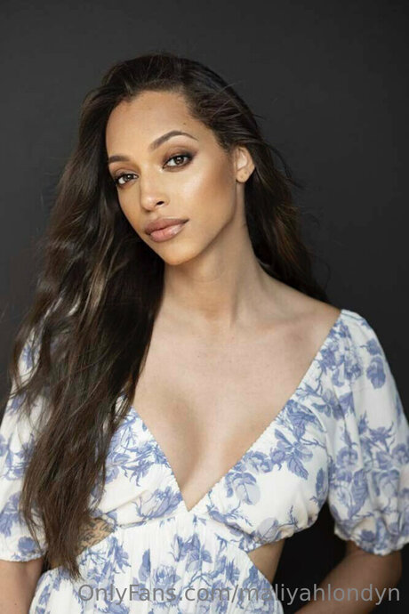 Maliyahlondyn model hd photo