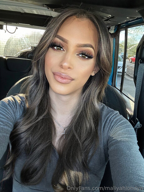Maliyahlondyn best model photos