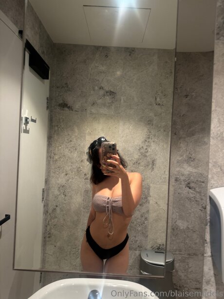 Blaisemodels desnudos de estrellas archivo