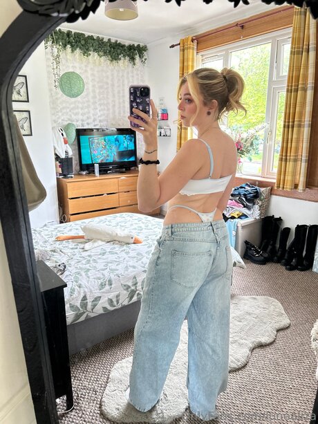 Lunealiza modelo libre fotos