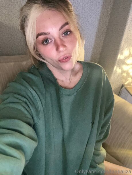 Lunealiza beau modèle des photos