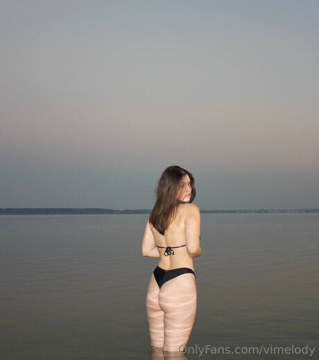 Vimelody model hot pics