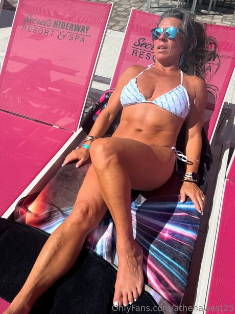 Athenawest25 modelo gratis galería