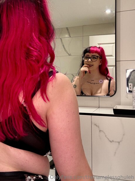 Thenamelessghuleh xxx estrella porno foto