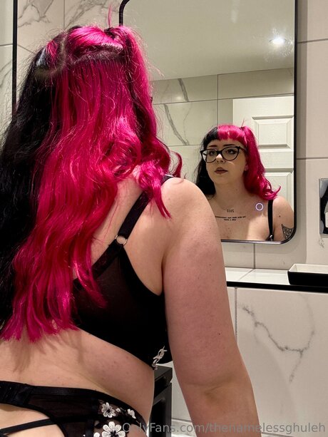 Thenamelessghuleh actrice chaude collection