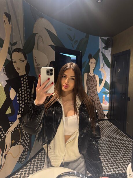 Amelia Lovis hermosa modelo imagen