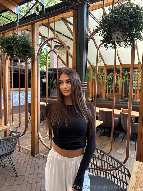 Amelia Lovis star du porno hd des photos