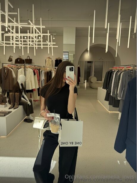 Amelia Lovis actriz perfecta imágenes