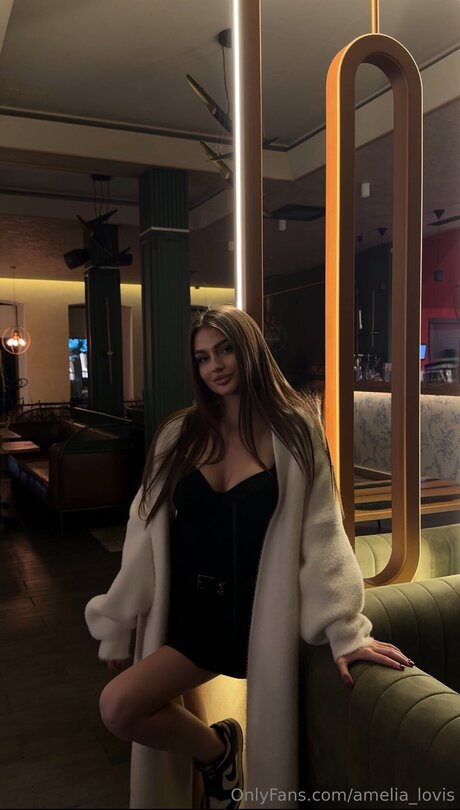 Amelia Lovis estrella porno exclusiva foto