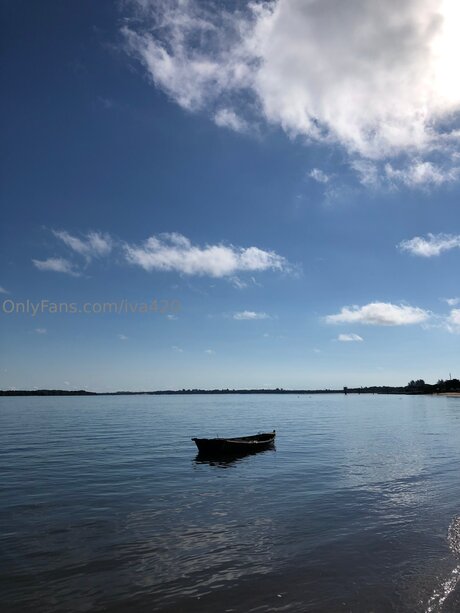 Iva420 hermosa estrella porno imagen