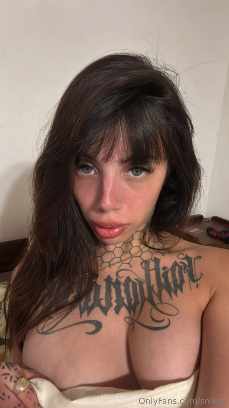 Juliagameusee nude model picture