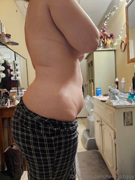 Here P1ggy modelo erótico galería