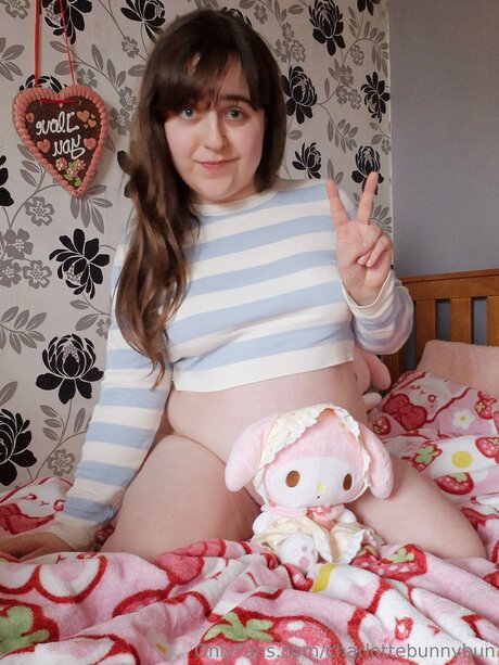 Charlottebunnybun model hot img
