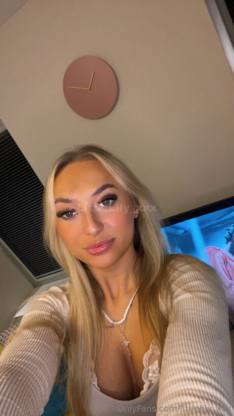 Littlelily Xxx hermosa modelo imágenes