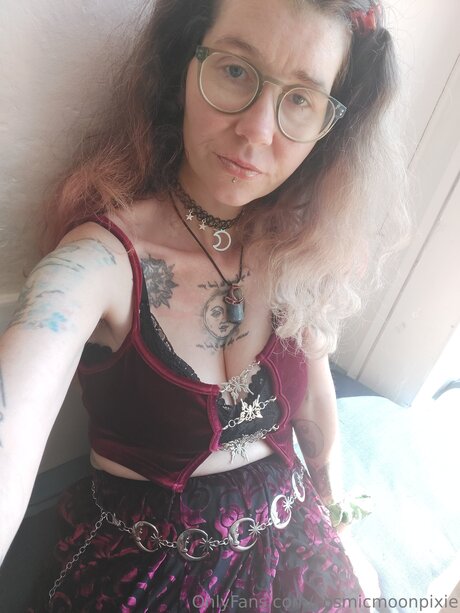 Cosmicmoonpixie model free pics