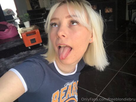 Freeblondiebru porn model gallery