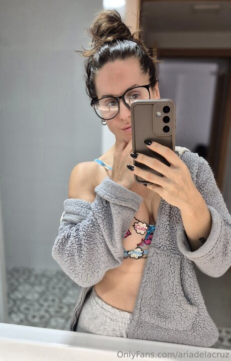 Ariadelacruz pornstar nude pics