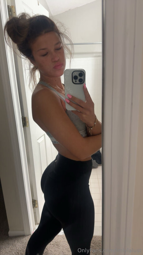 Imlylalust bonita modelo archivo