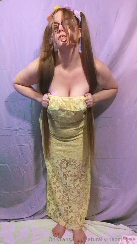 Naturally Naomi Free modèle sympa galeries