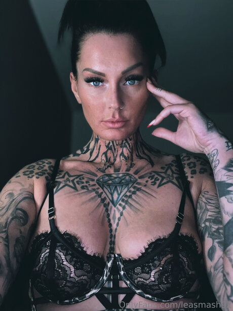 Elaineshubz nude model images