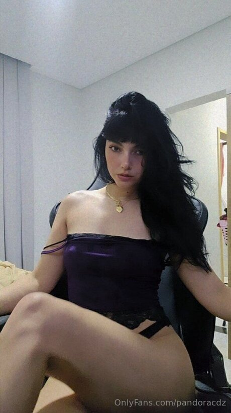 Pandoracdz modelo desnudo galería