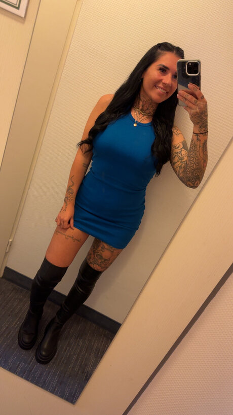 Justineblack star du porno sympa images