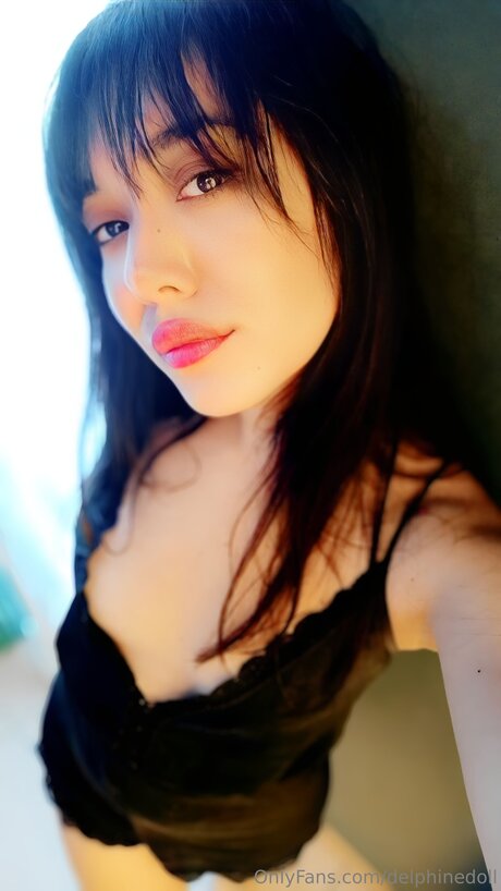 Delphinedoll star erotic pic