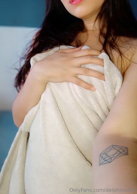 Delphinedoll sexy actress pics