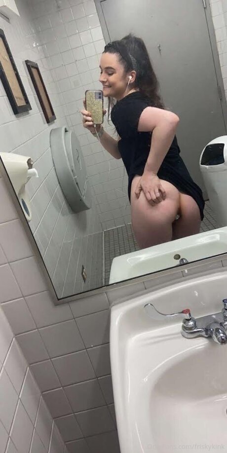 Friskykink modelo xxx fotos