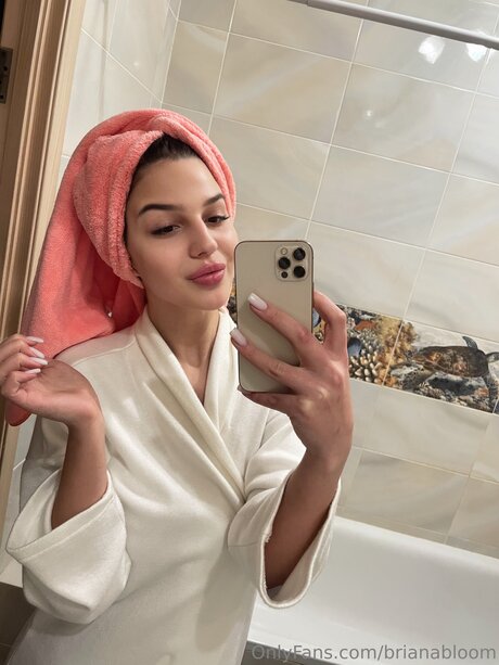 Brianabloom naked actress pic
