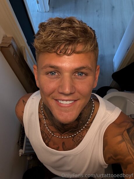 Urtattooedboyf estrella erótica galería