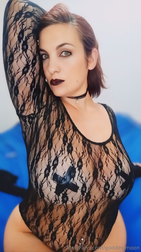 Goddesredmoon hot model pictures