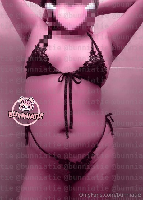 Bunniatie modelo exclusivo imagen