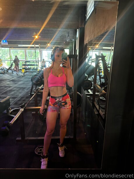 Lilyblake model top pic