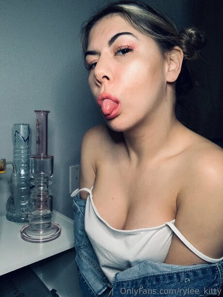 Rylee Kitty nude model image