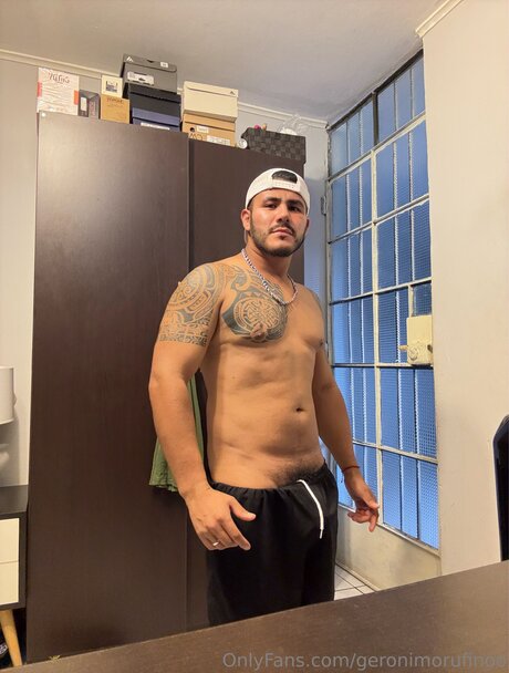 Geronimorufinoo modèle hd des photos