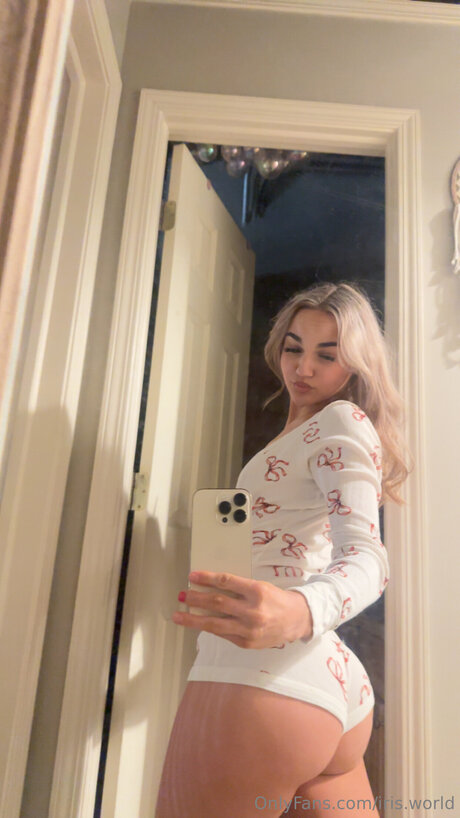 Iris World adult star photo