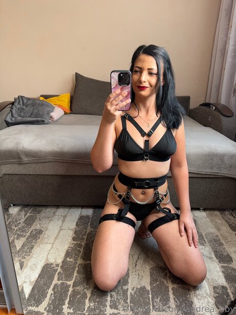 Andrea Bby top star photo