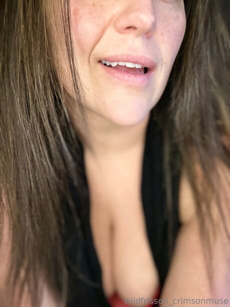 Crimsonmusewildfrisson modèle chaud photo